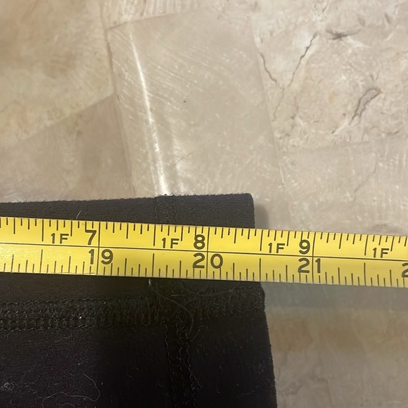 Womens Lululemon Athletica Crop Capris Leggings Black with Pink Waistband - Picture 8 of 8